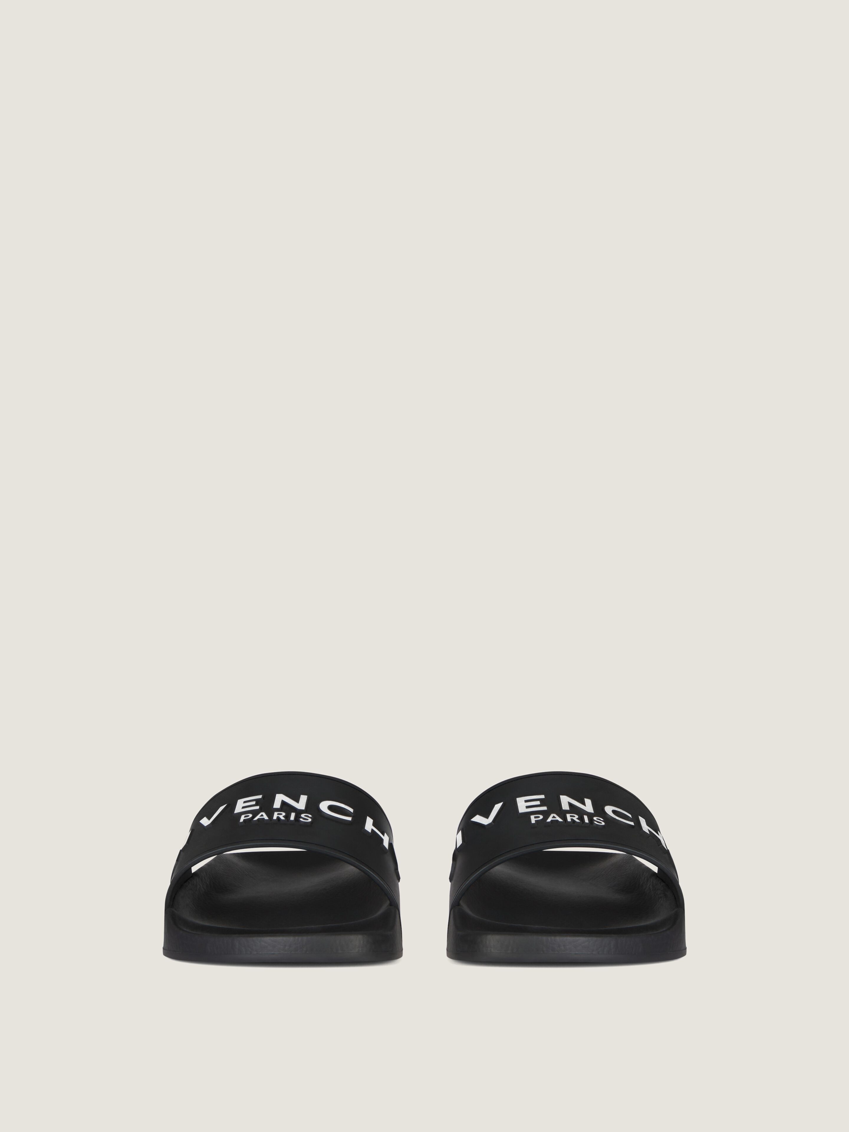 Slide flat sandals in recycled rubber